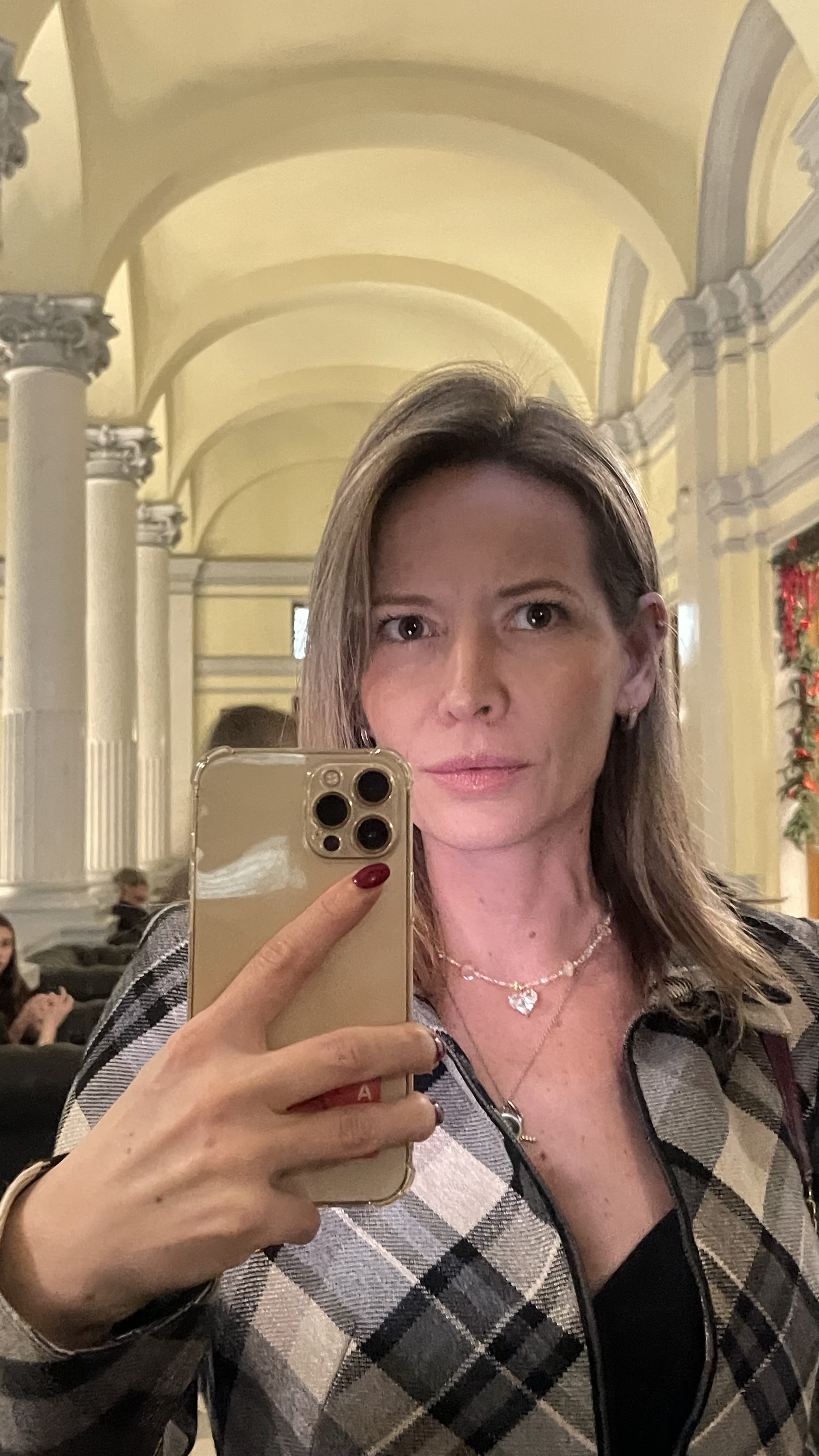 Обзорщик Алиса из Санкт-Петербурга — нативная реклама и органические отзывы на Wildberries и Ozon